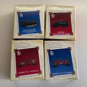 HALLMARK KEEPSAKE ORNAMENT